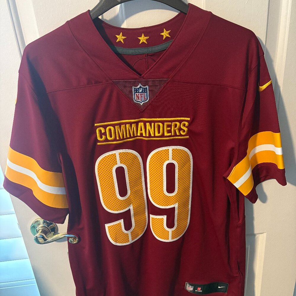 Nike Men's Large Washington Commanders NFL Jersey